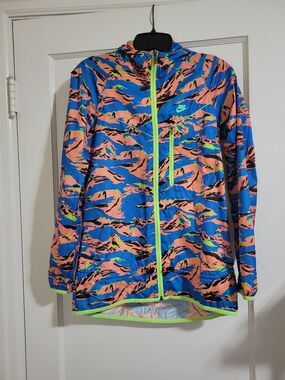 Nike Womens Blue & Pink Printed Camo Running Windbreaker Jacket